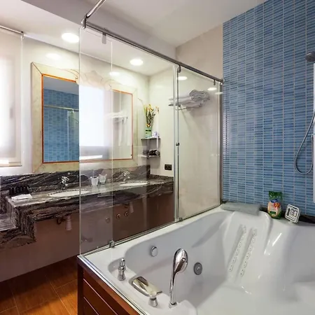 וילה Unique With Outdoor Hot Tub *