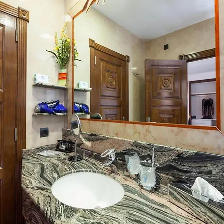 Unique With Outdoor Hot Tub וילה *