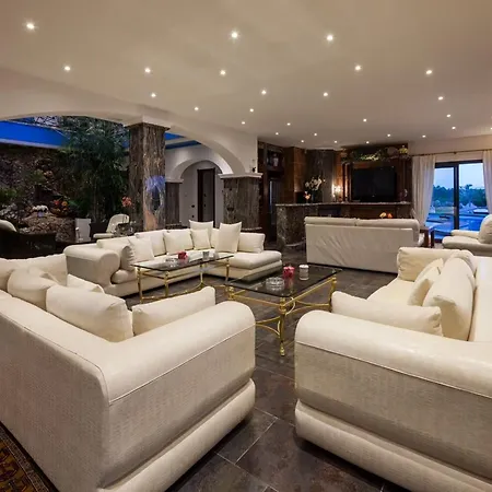 Unique With Outdoor Hot Tub Villa *